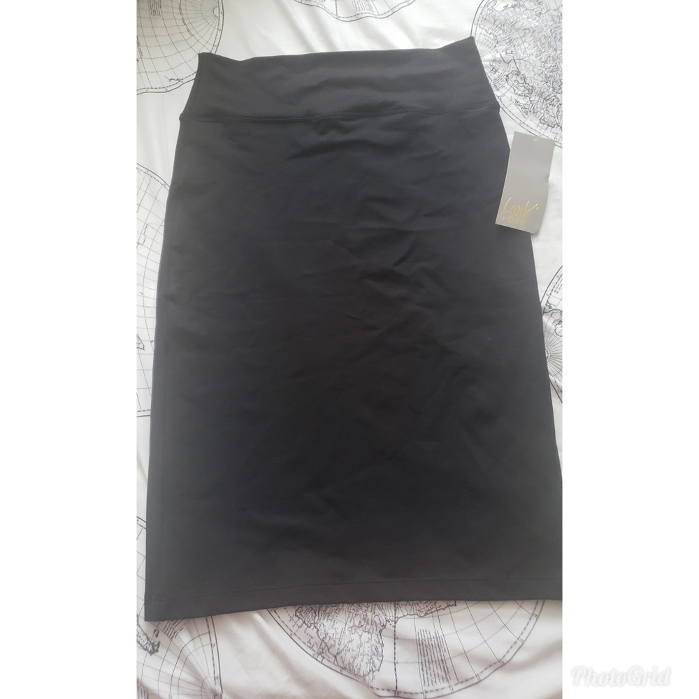 Black pencil skirt with stretch material